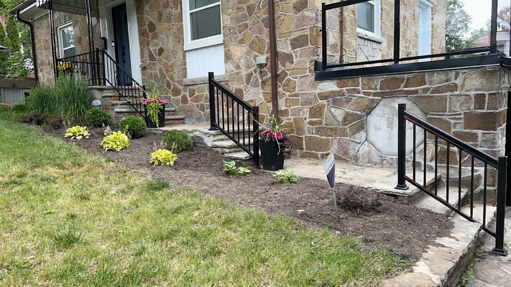 Grass and Gravel Landscaping